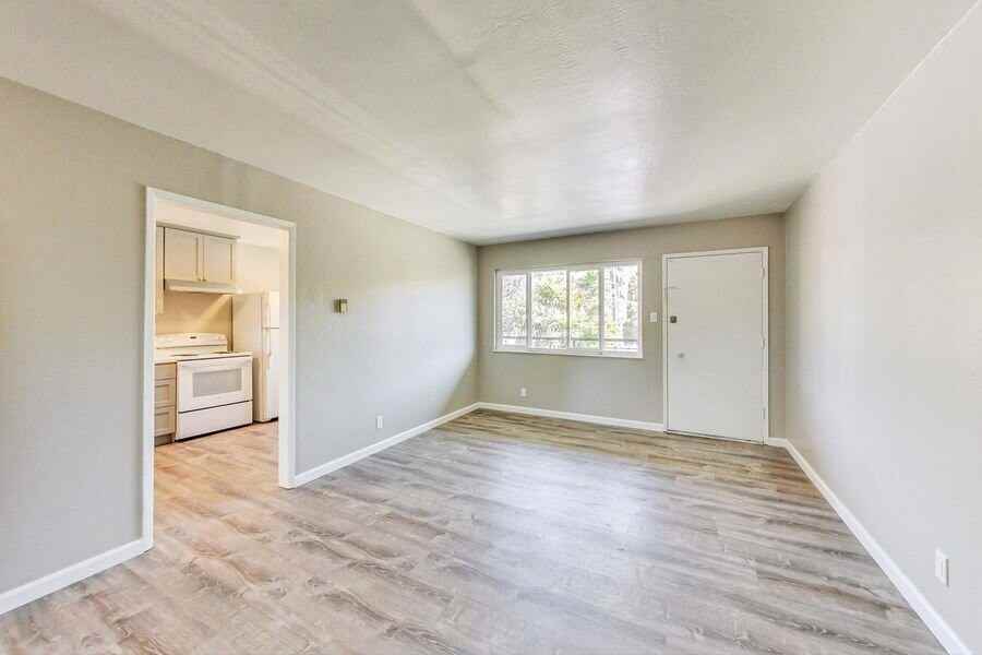 28537 E 13th St #D - Photo 4 of 23
