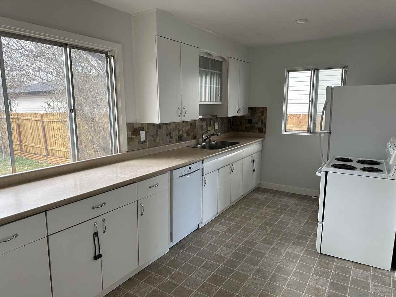 7328 77 St Nw - Photo 6 of 22