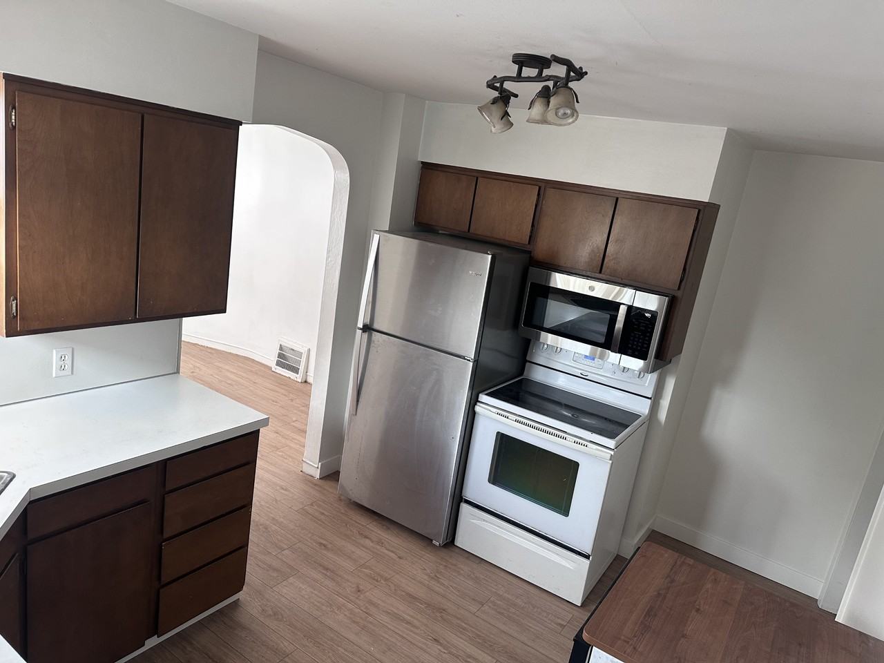 2405 E Evergreen Blvd #NA - Photo 3 of 13