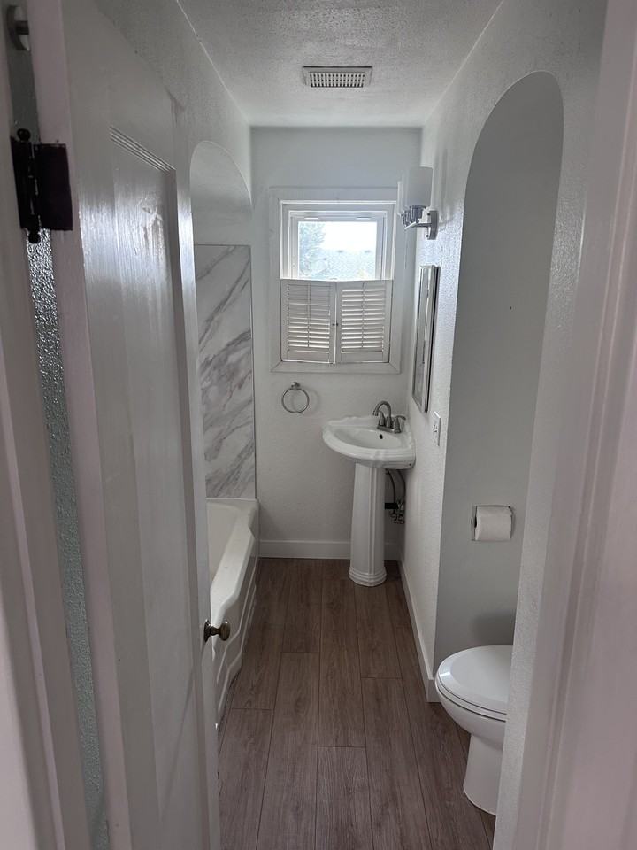 2405 E Evergreen Blvd #NA - Photo 4 of 13