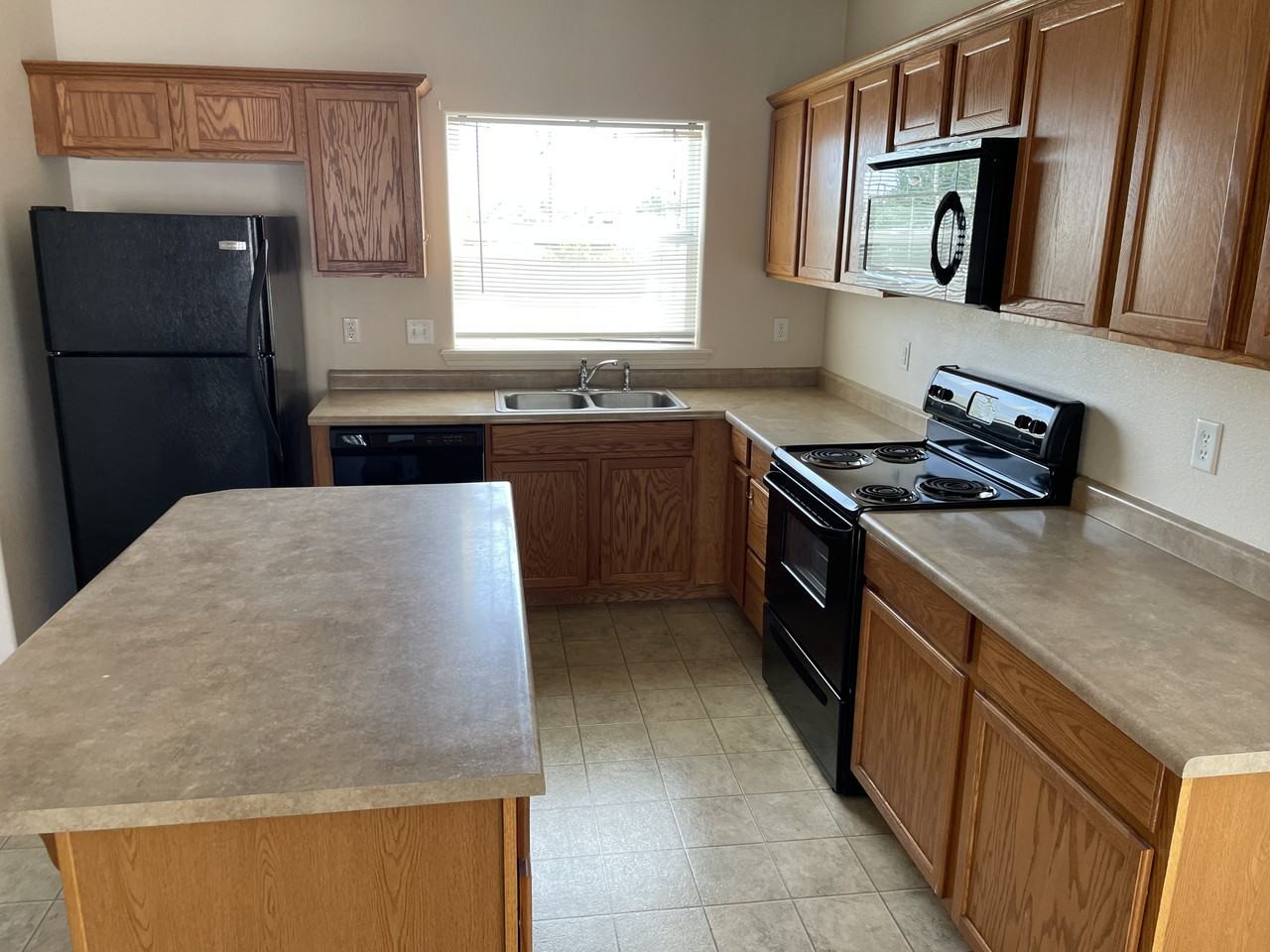 252 Hiatt Ln - Photo 2 of 8