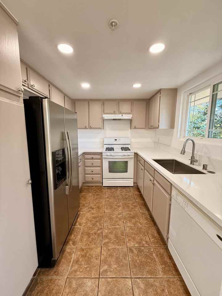 449 N Catalina Ave #210
