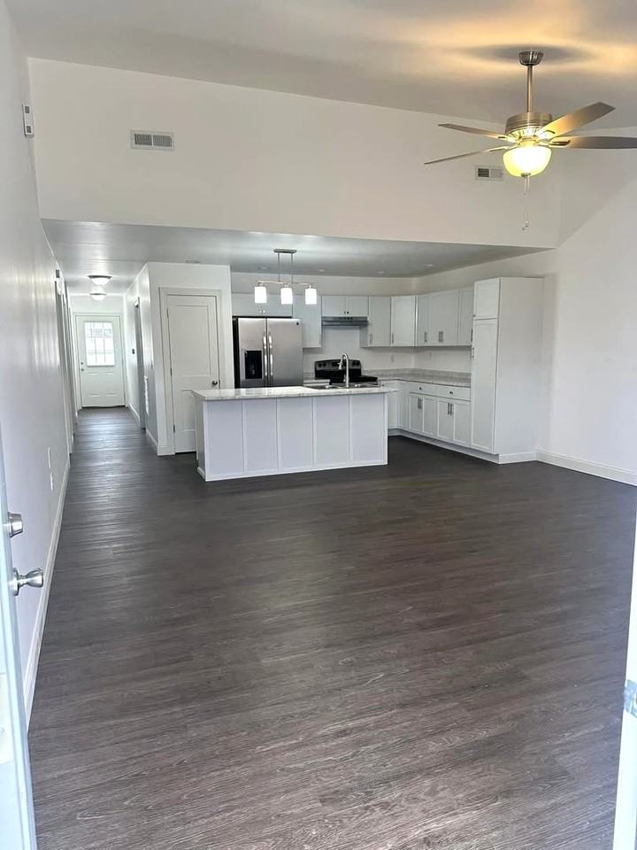 634 Meadows Ln #B - Photo 2 of 13