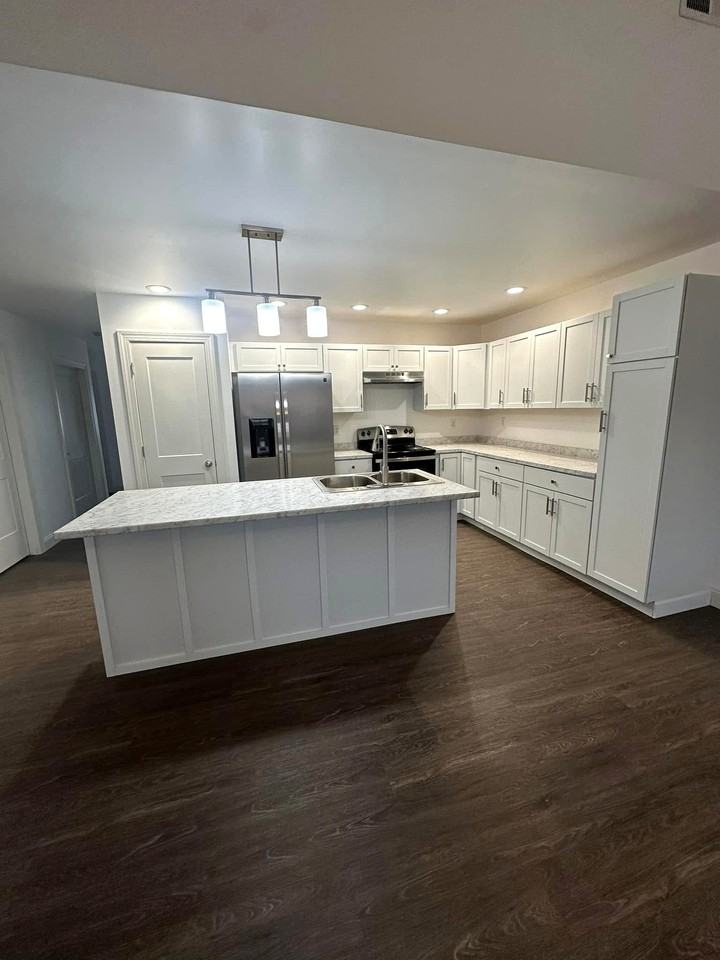 634 Meadows Ln #B - Photo 3 of 13