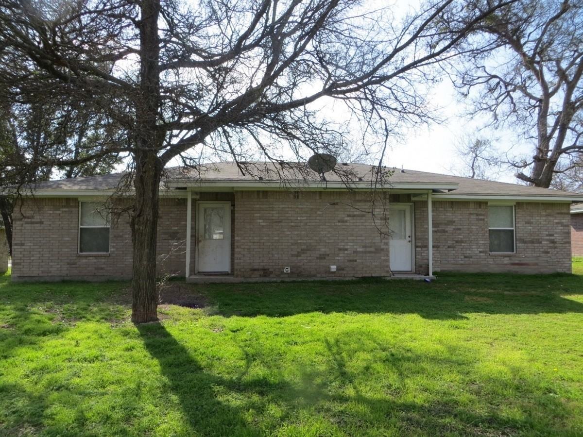 1405 Hopi Trl Apt B - Photo 2 of 7