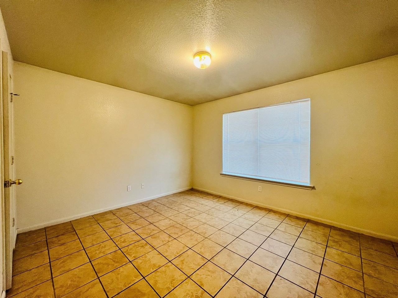 1405 Hopi Trl Apt B - Photo 5 of 7