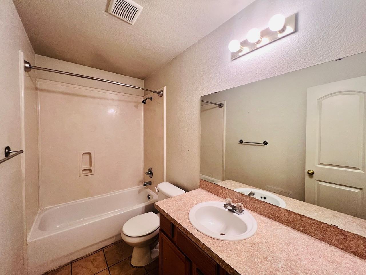 1405 Hopi Trl Apt B - Photo 6 of 7