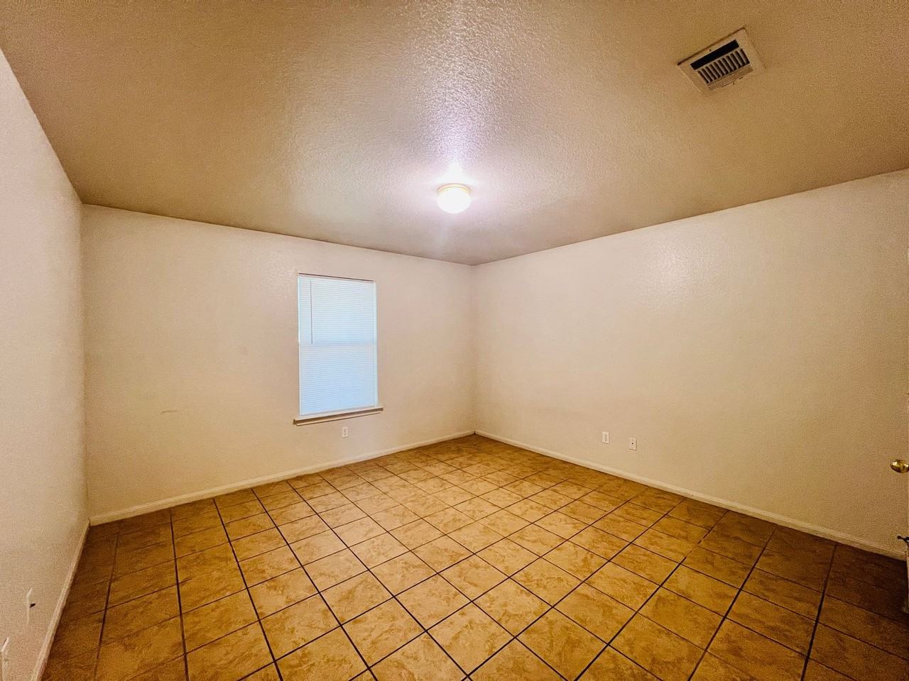 1405 Hopi Trl Apt B - Photo 7 of 7