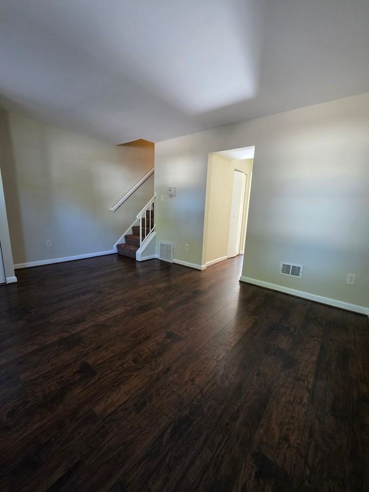 11771 Oak Manor Dr - Photo 2 of 14
