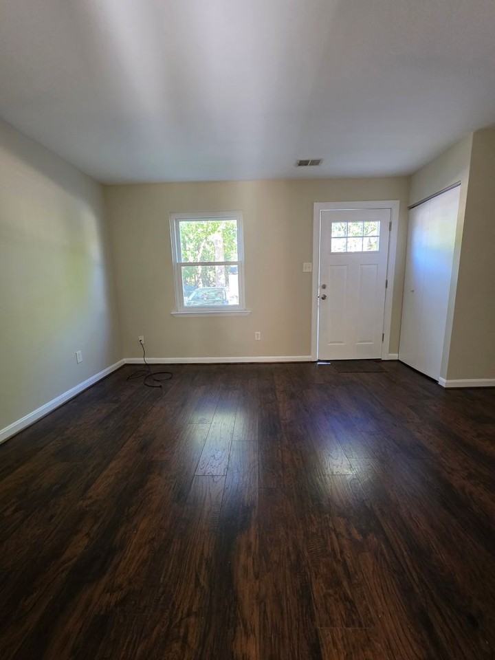 11771 Oak Manor Dr - Photo 3 of 14