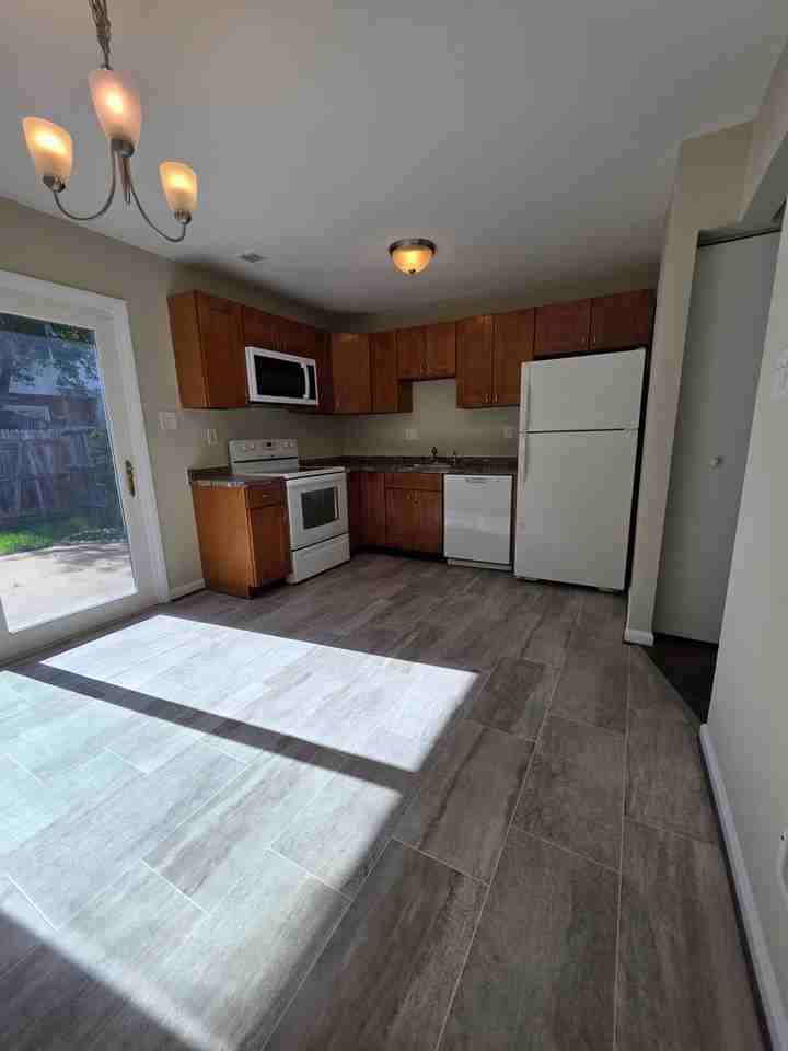11771 Oak Manor Dr - Photo 4 of 14