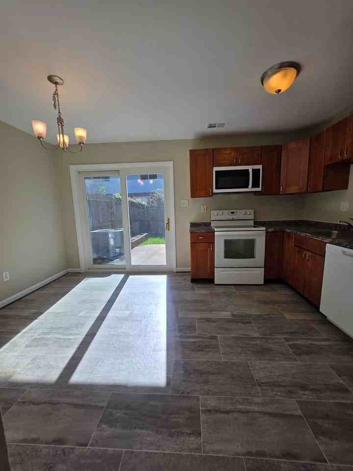 11771 Oak Manor Dr - Photo 5 of 14
