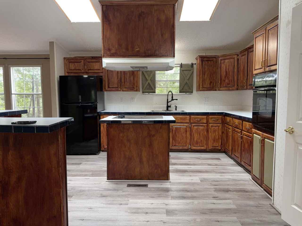 1085 Hatley Rd - Photo 5 of 17