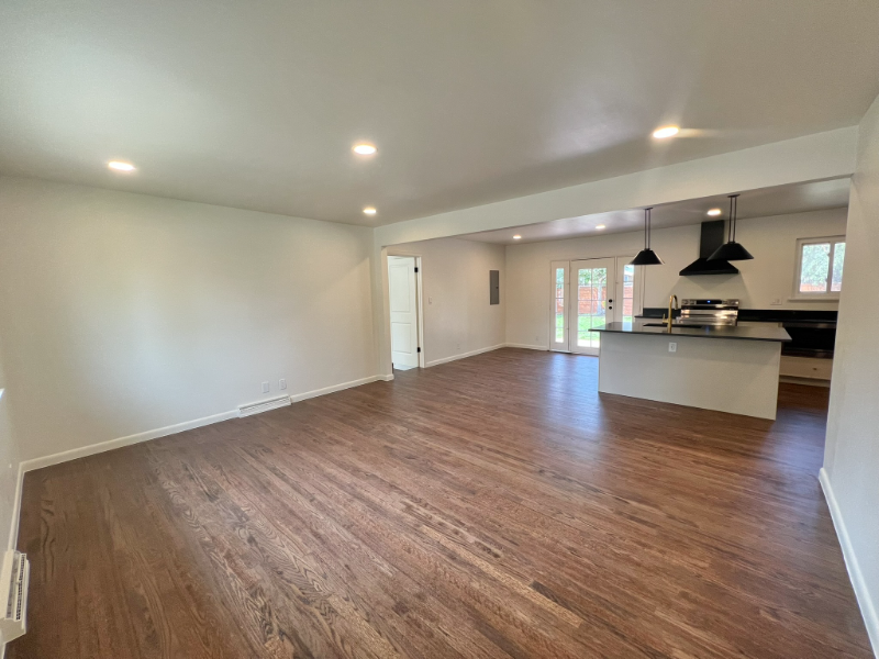805 38th St - Photo 3 of 20