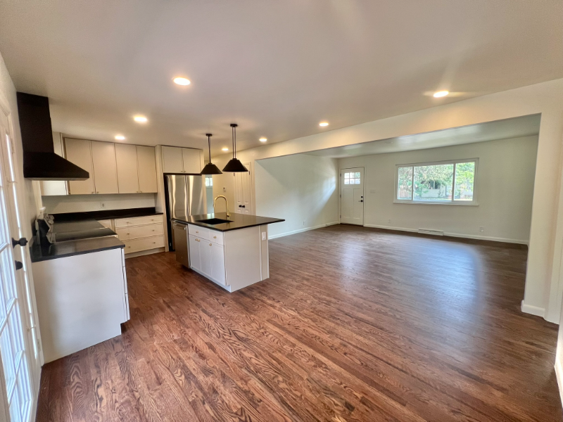 805 38th St - Photo 4 of 20