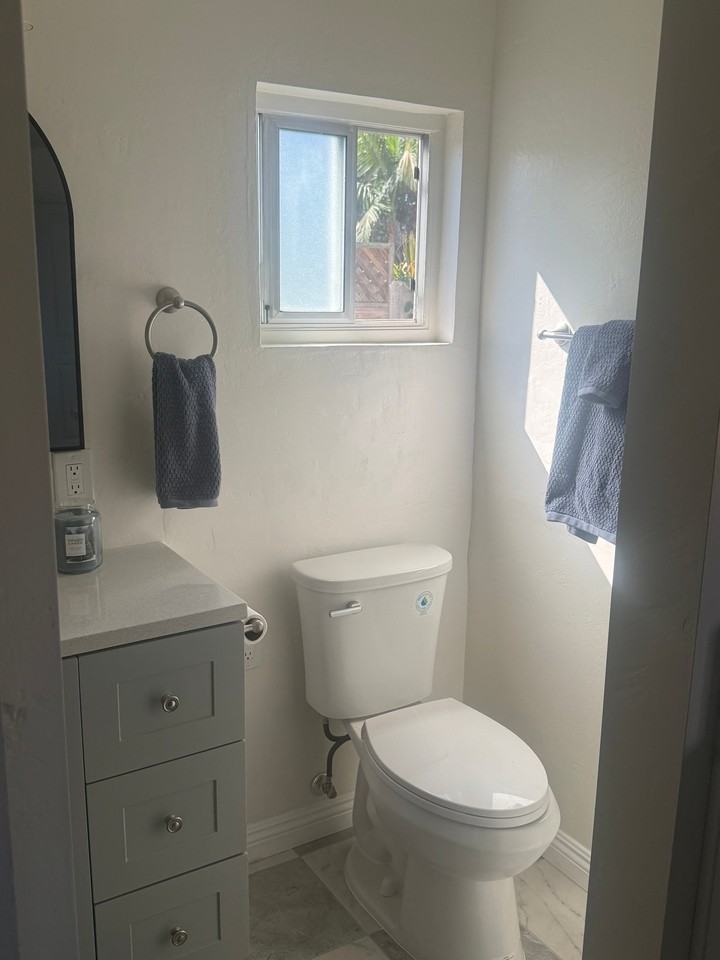 1144 Aloha Dr - Photo 6 of 17