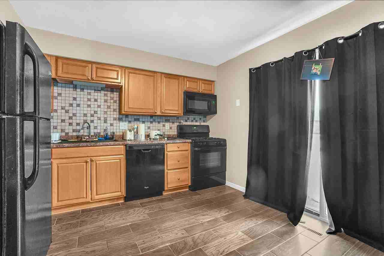 2581 Parkview St #1 - Photo 3 of 8