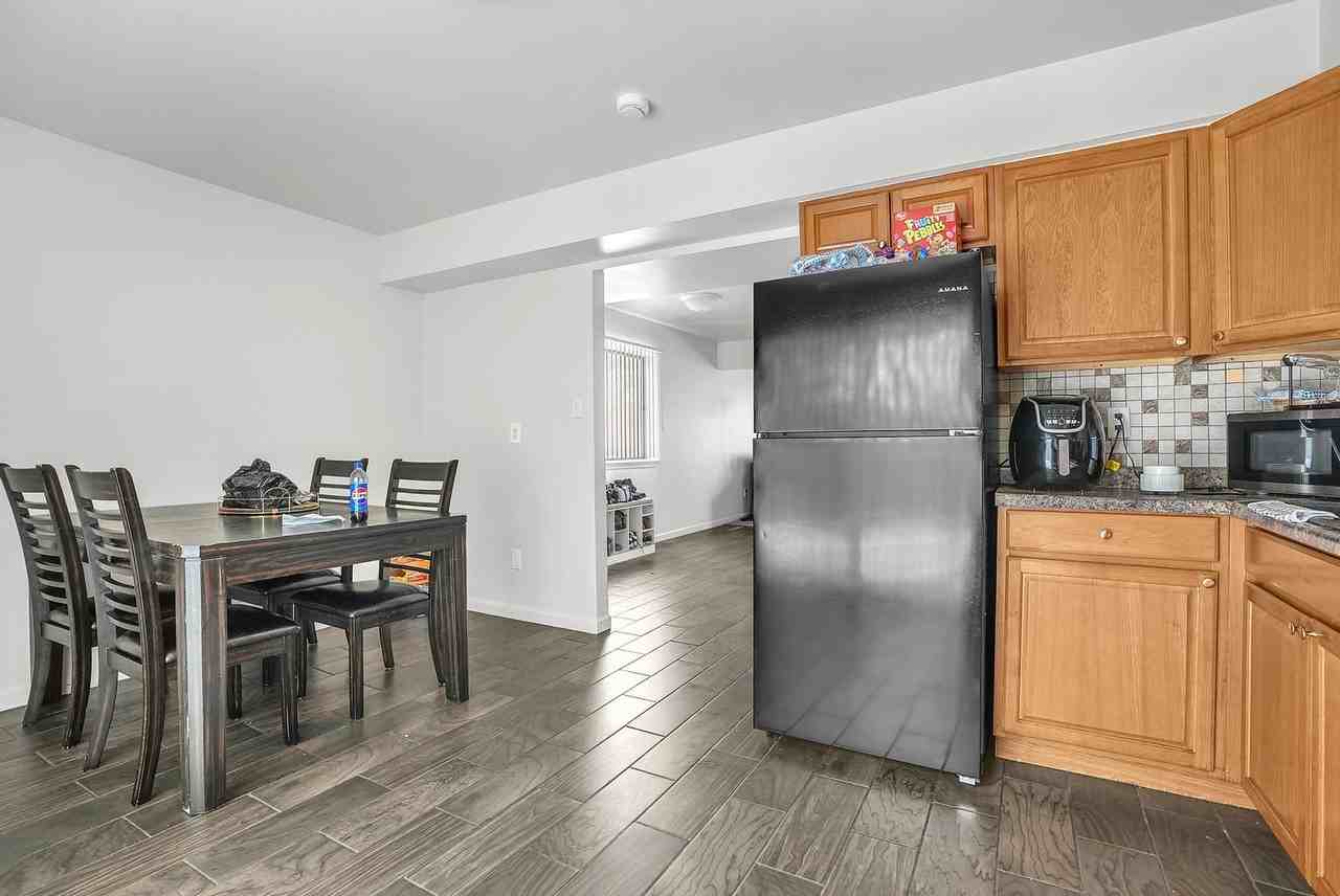 2581 Parkview St #1 - Photo 4 of 8