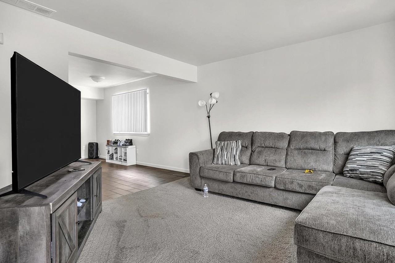 2581 Parkview St #1 - Photo 5 of 8