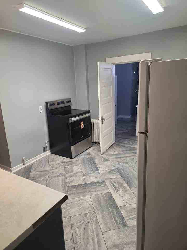 1173 Sw Fillmore St #1 - Photo 4 of 8
