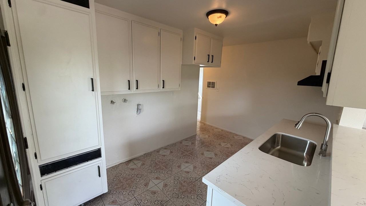 453 E F St - Photo 5 of 12
