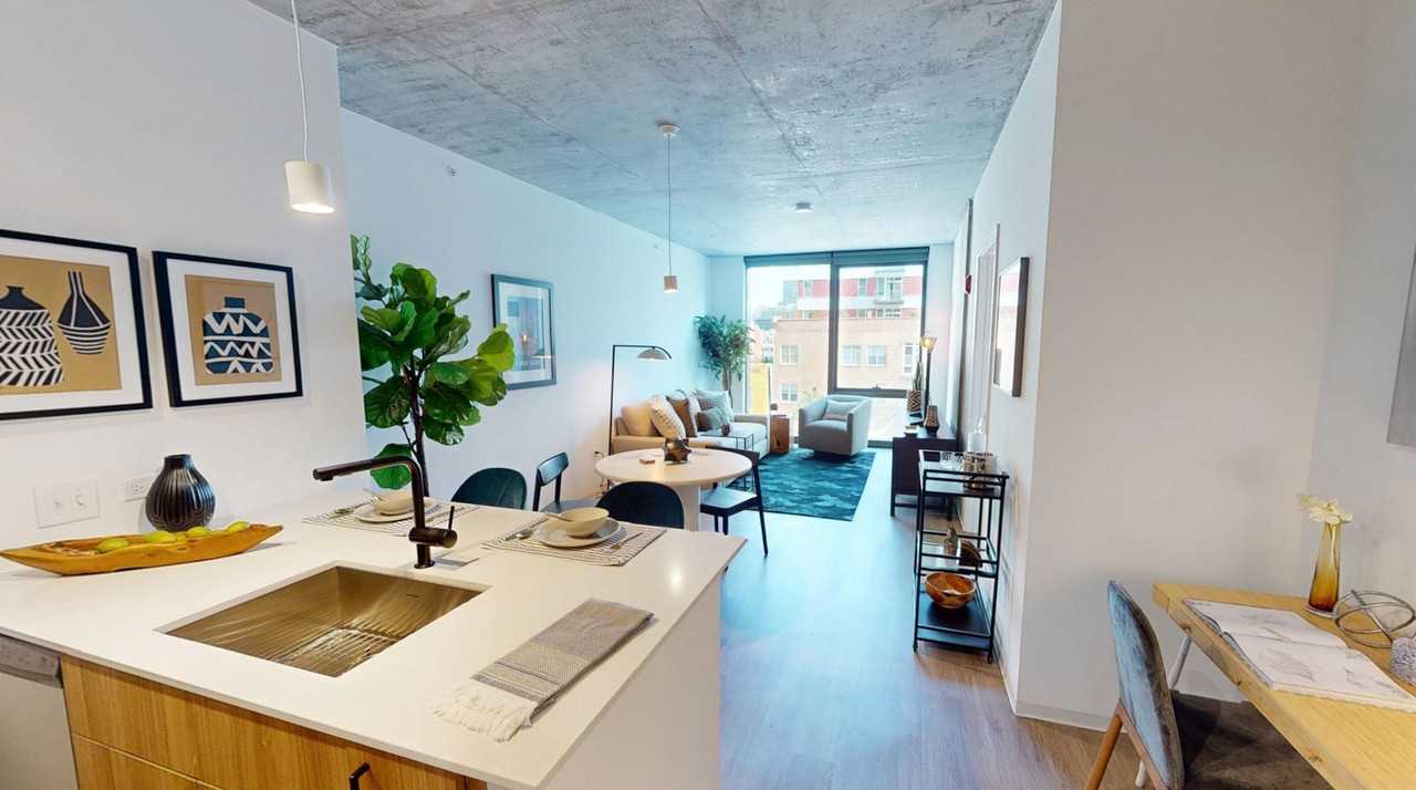 1711 S Michigan Ave - Photo 2 of 10
