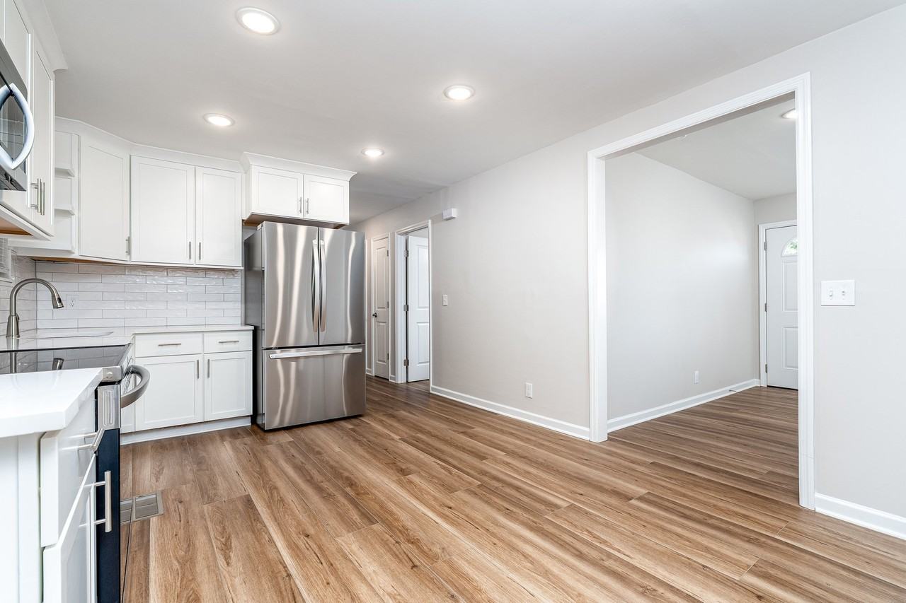 204 Dabney Dr - Photo 3 of 20