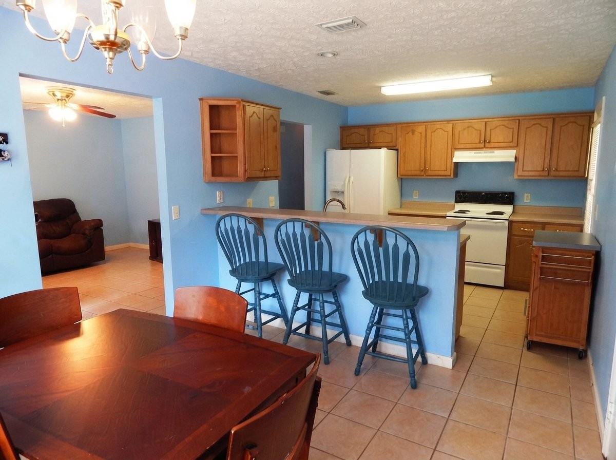 1915 Laurel Ave - Photo 2 of 5