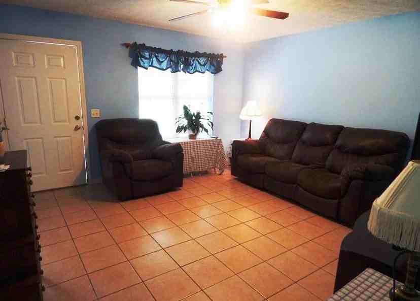 1915 Laurel Ave - Photo 4 of 5