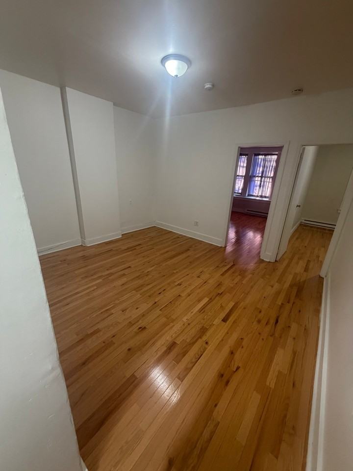 1006 Bergen St #B - Photo 3 of 8