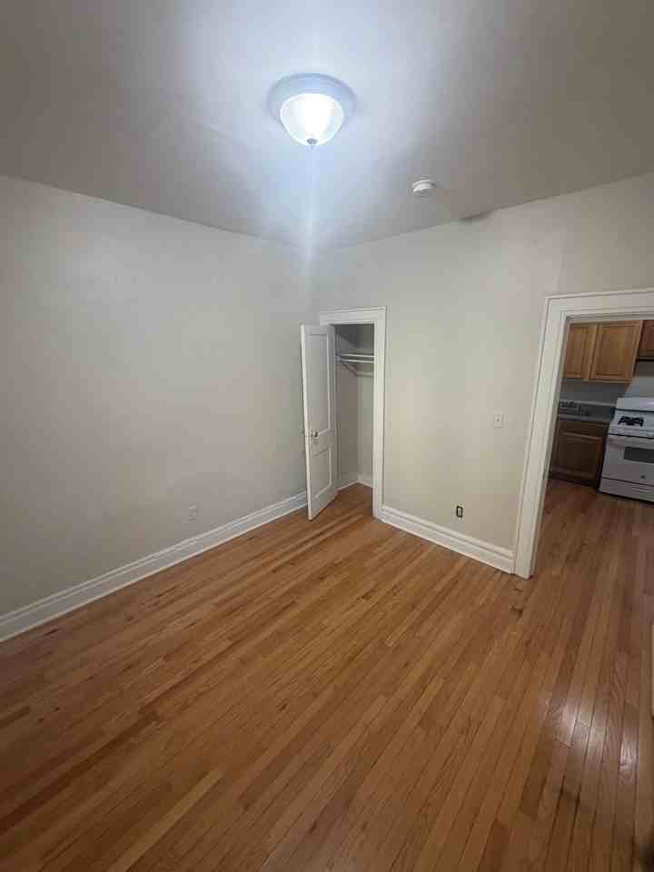 1006 Bergen St #B - Photo 4 of 8