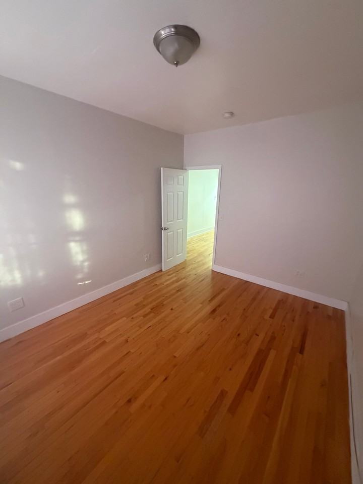 1006 Bergen St #B - Photo 5 of 8