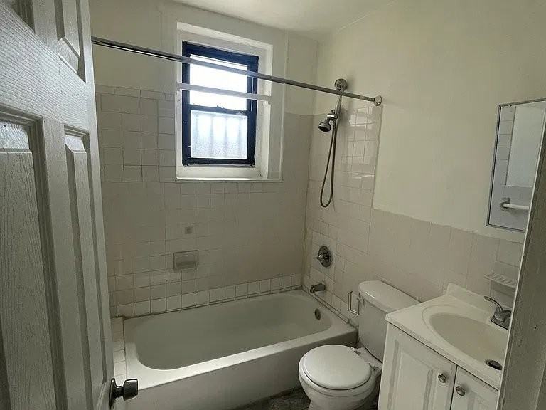 1006 Bergen St #B - Photo 7 of 8