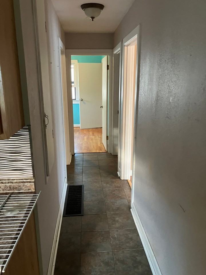 316 Warren St - Photo 6 of 11