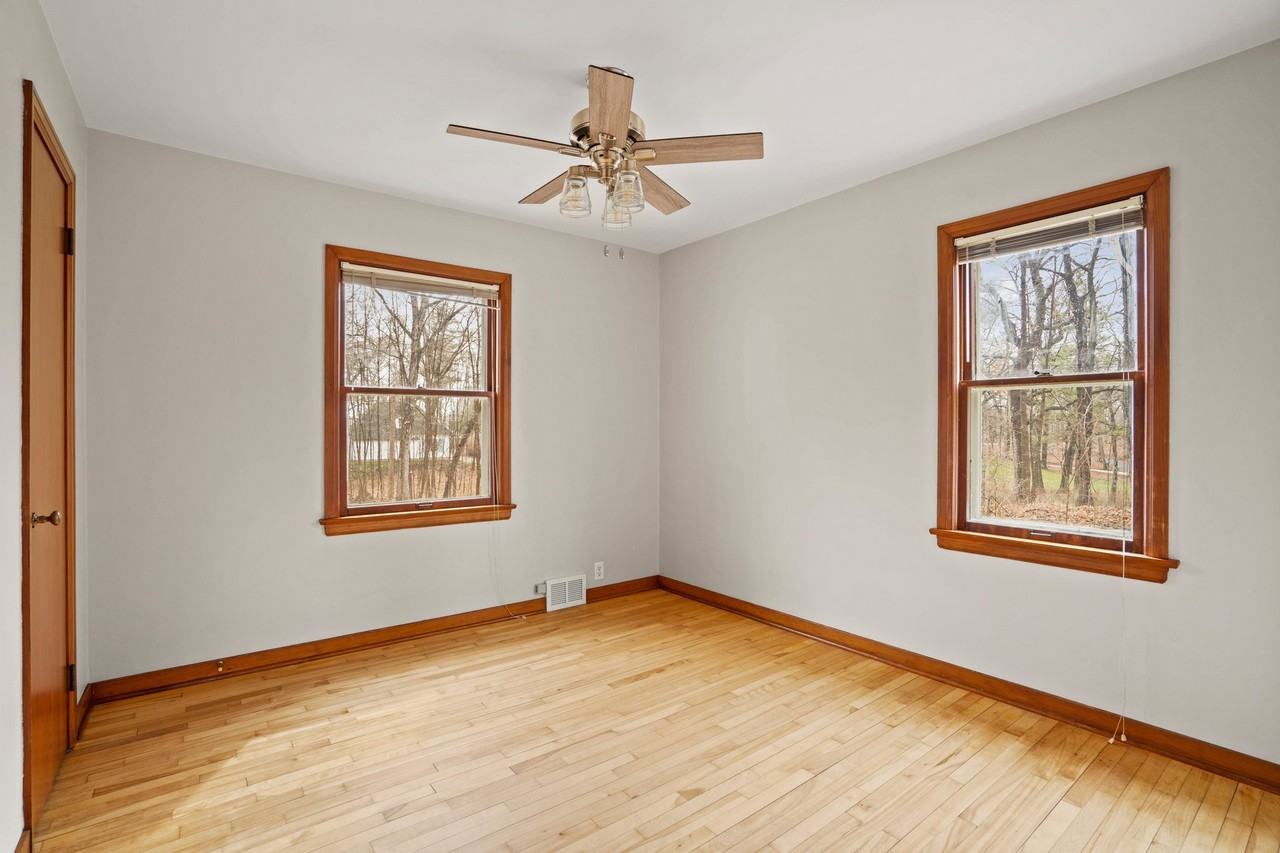 4860A Hewitts Point Rd - Photo 7 of 20