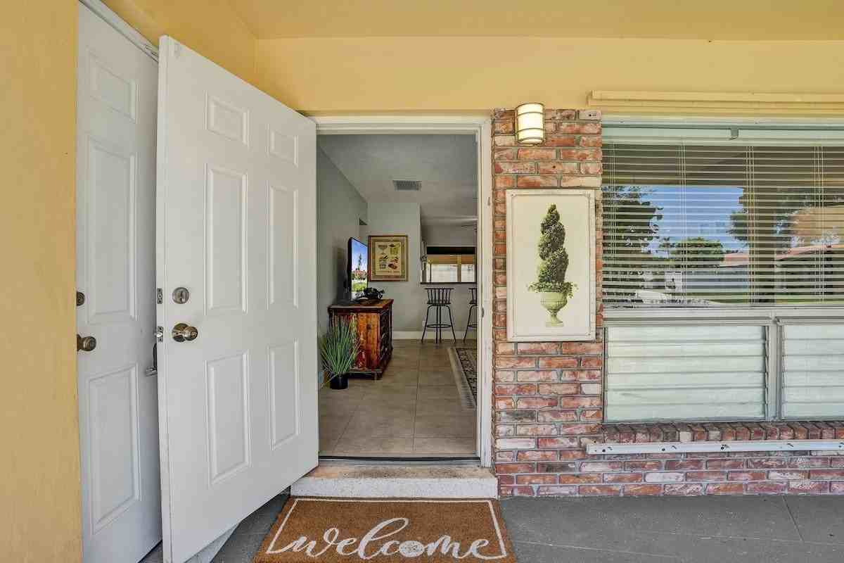 2417 Ne 2nd Ave #2417 - Photo 3 of 39