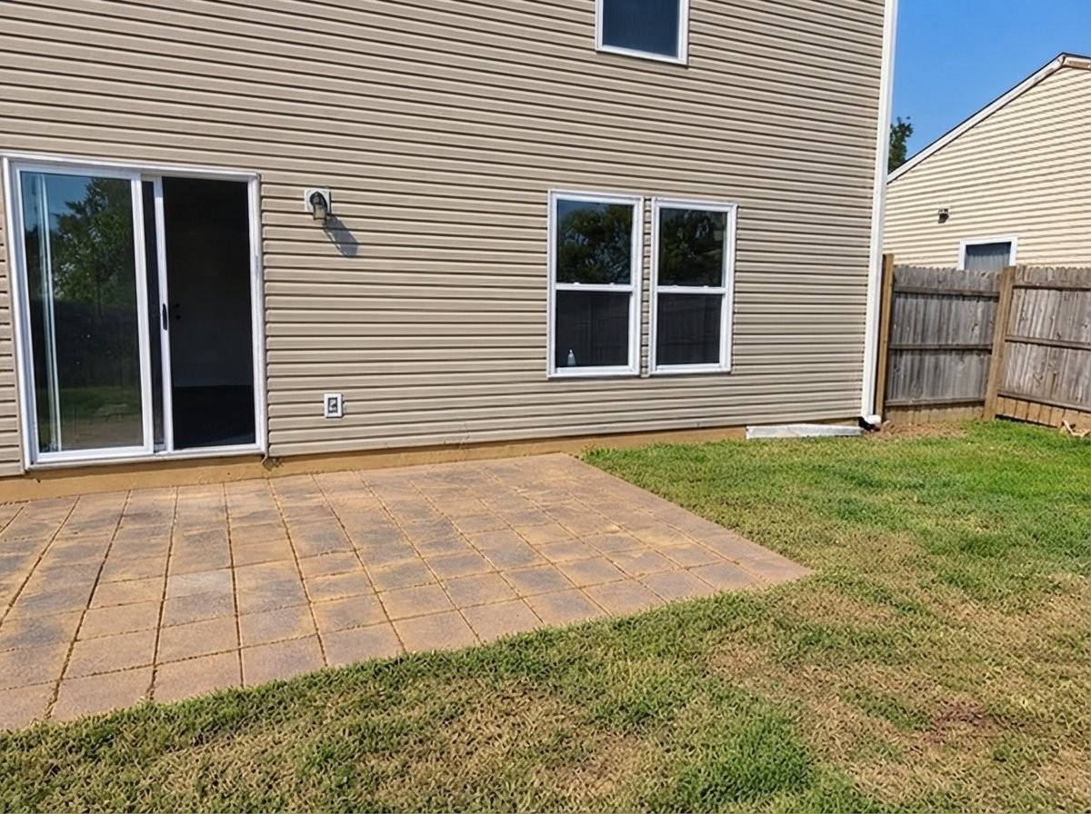 2525 Summerwood Ln - Photo 2 of 10