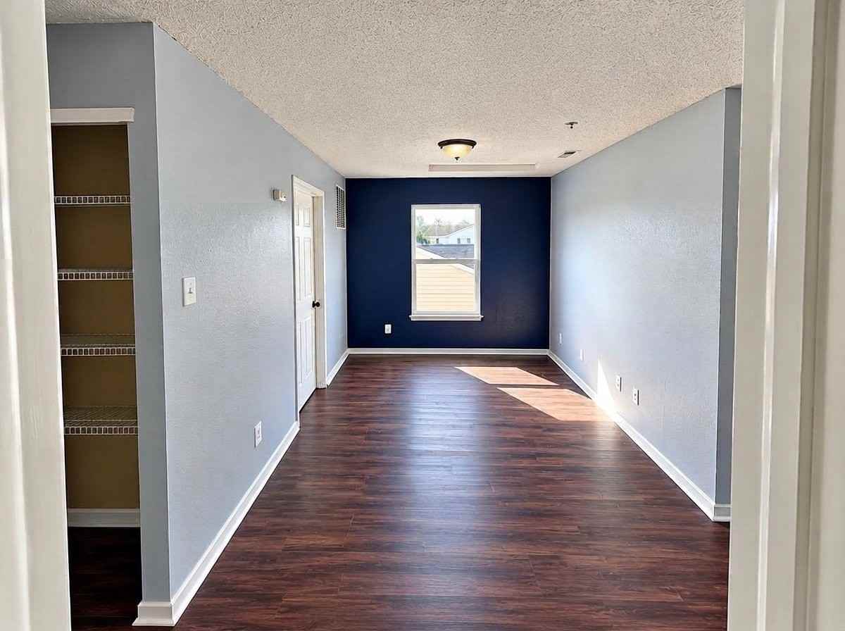 2525 Summerwood Ln - Photo 3 of 10