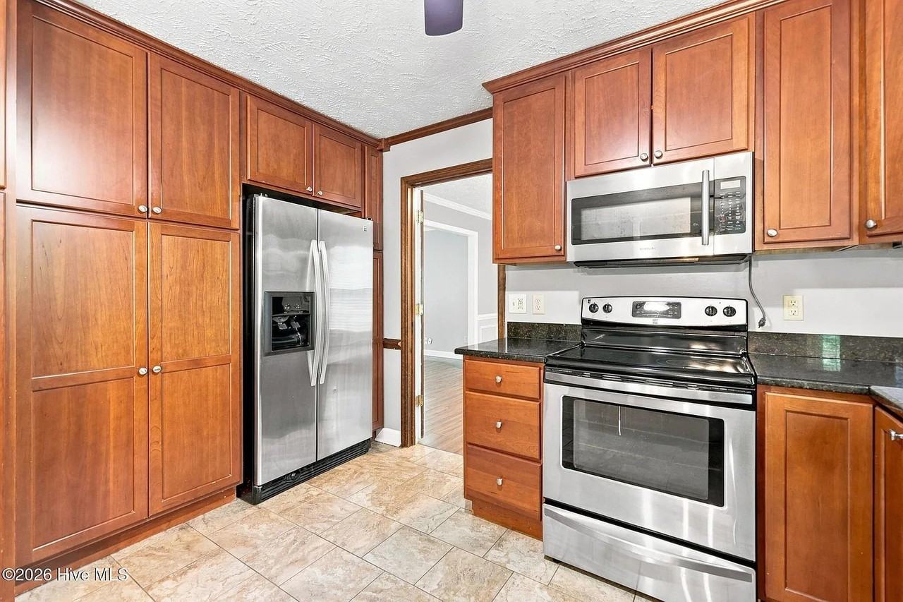414 Summerlea Dr - Photo 2 of 20
