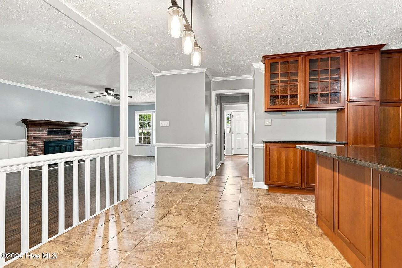 414 Summerlea Dr - Photo 4 of 20