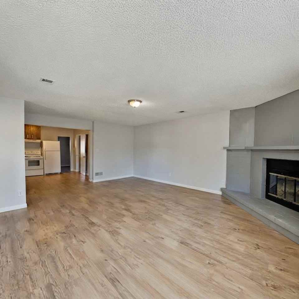 1574 Oak Pl - Photo 5 of 11