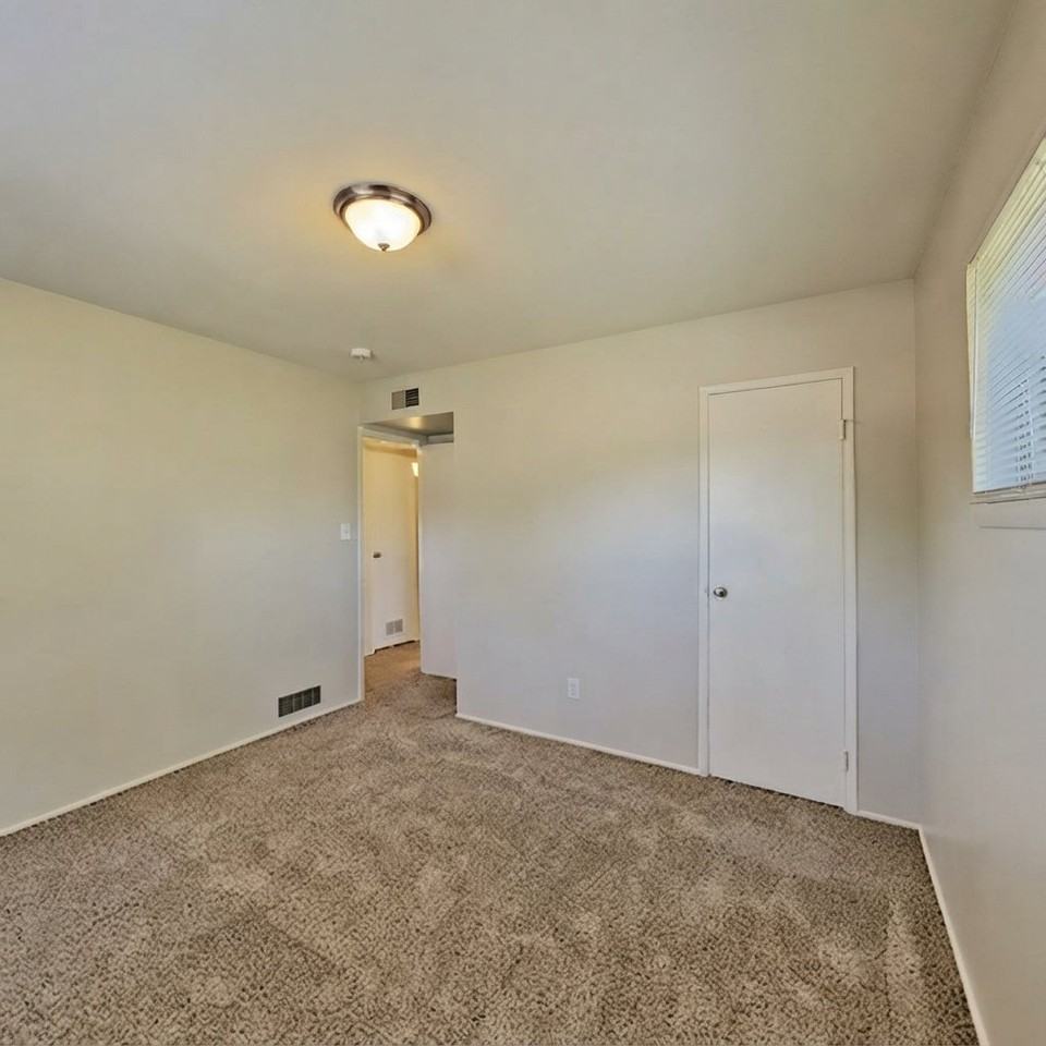 1574 Oak Pl - Photo 6 of 11
