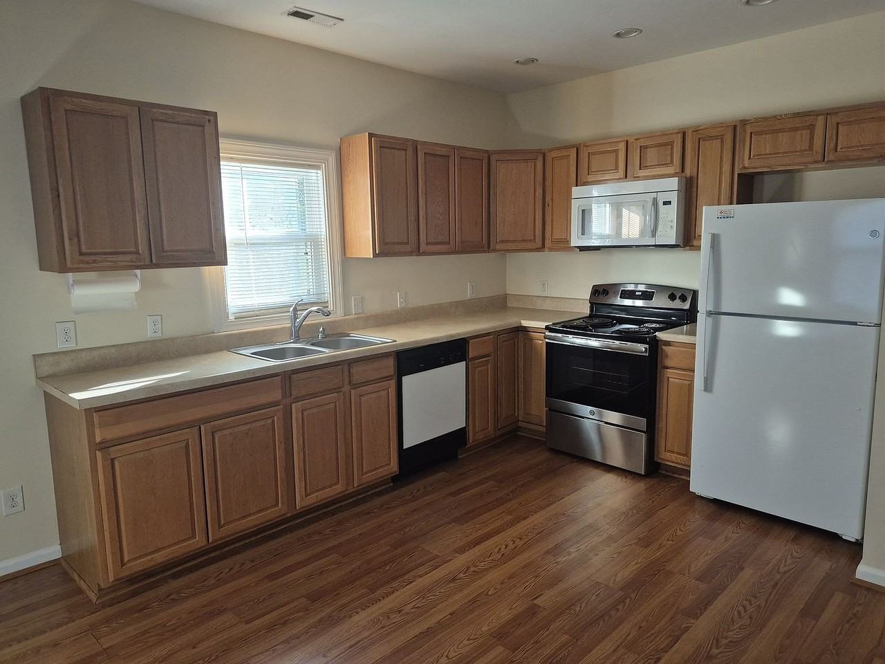 2506 Yanceyville St - Photo 2 of 9