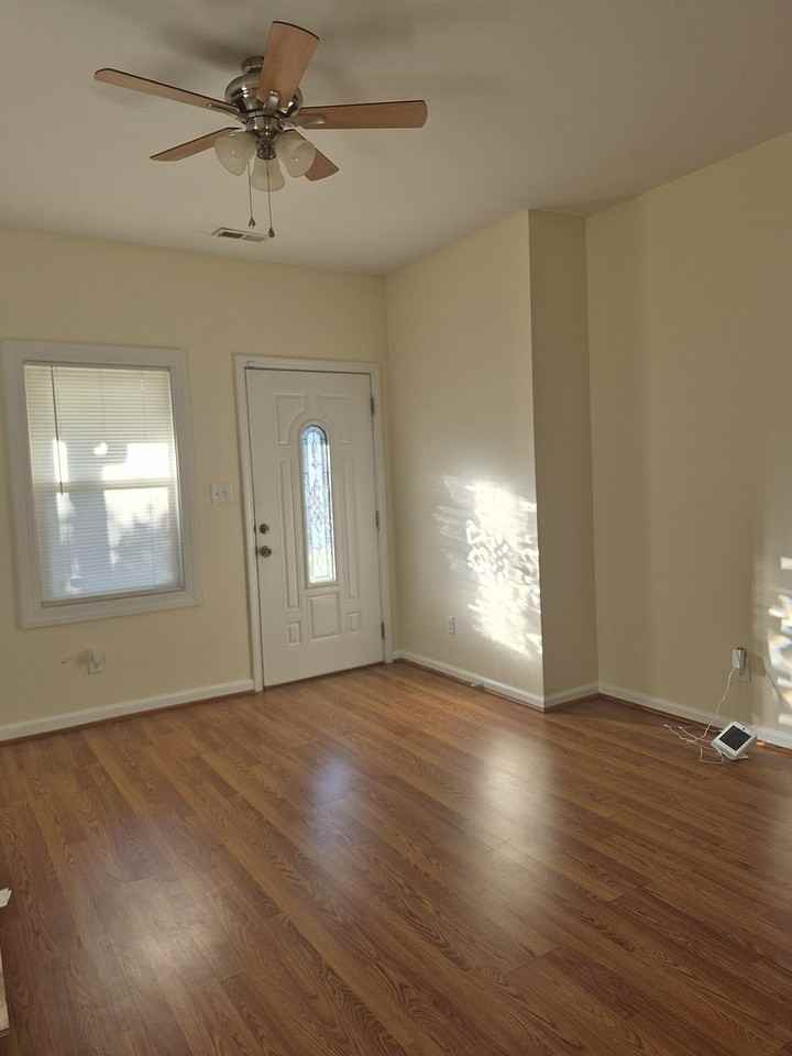 2506 Yanceyville St - Photo 5 of 9
