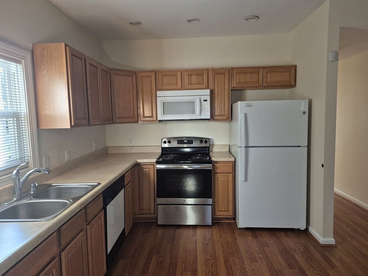 2506 Yanceyville St - Photo 6 of 9