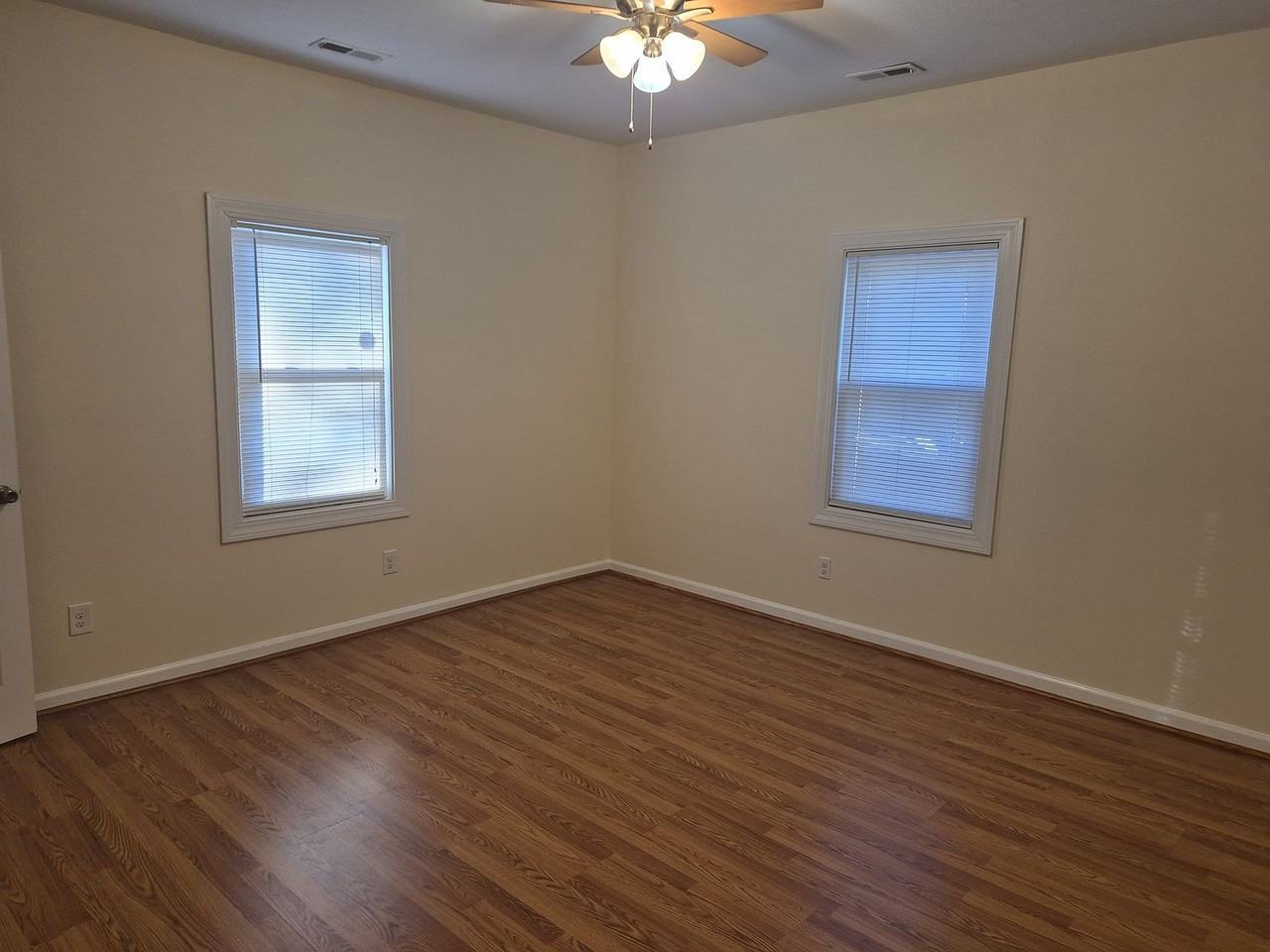 2506 Yanceyville St - Photo 7 of 9