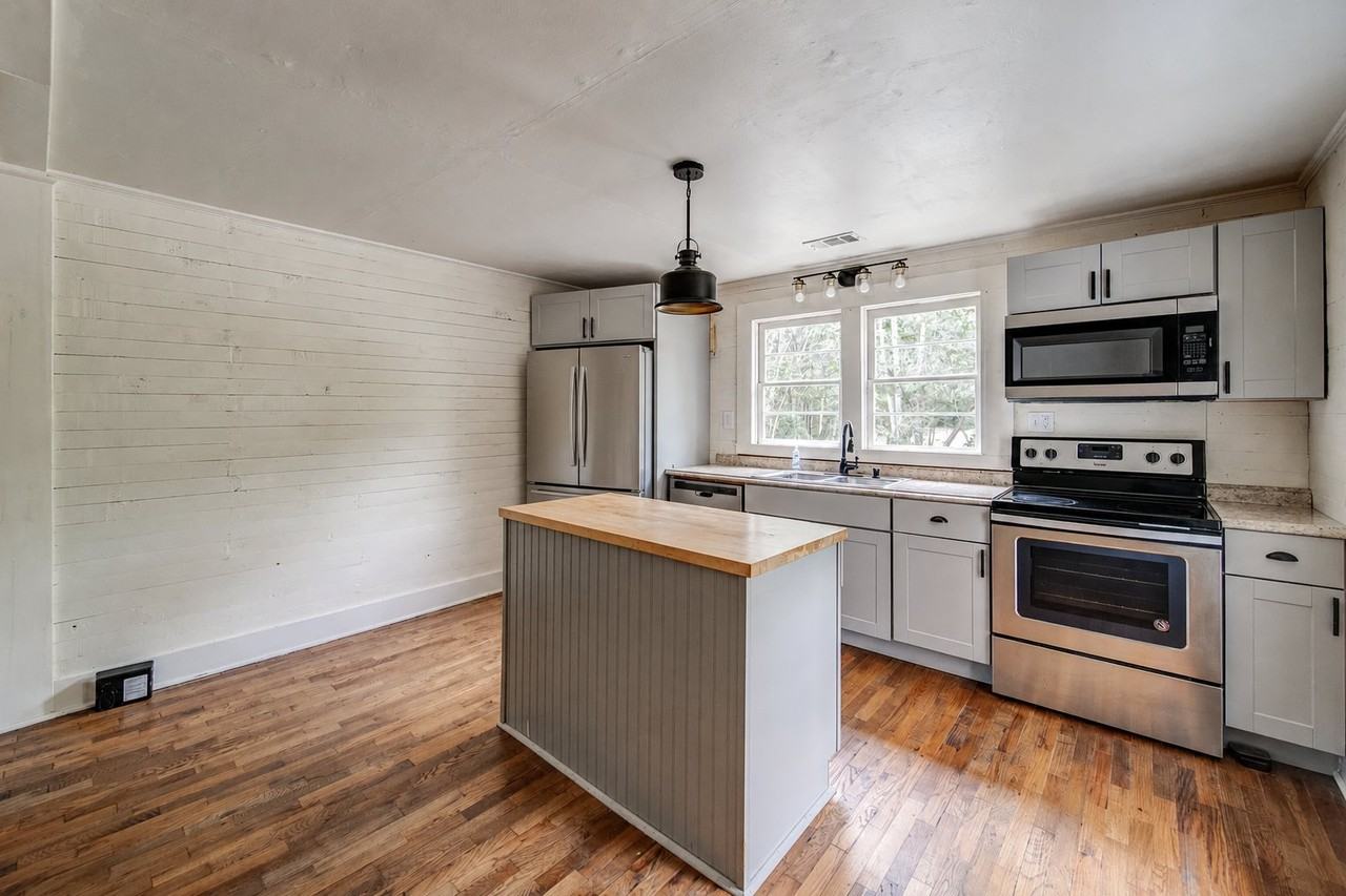 3573 Univeter Rd - Photo 3 of 14