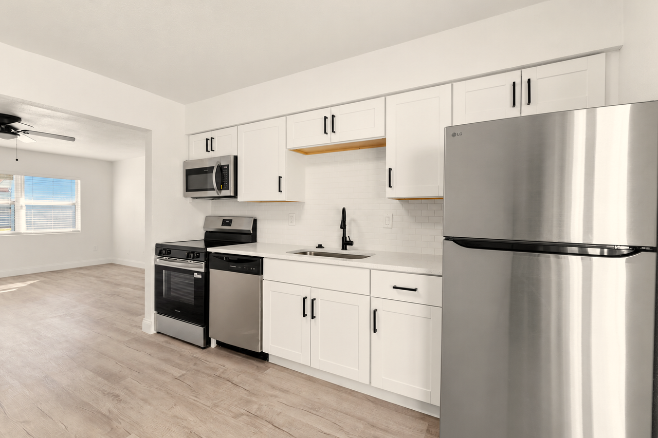 753 Northeast 9th Street - Photo 6 of 10