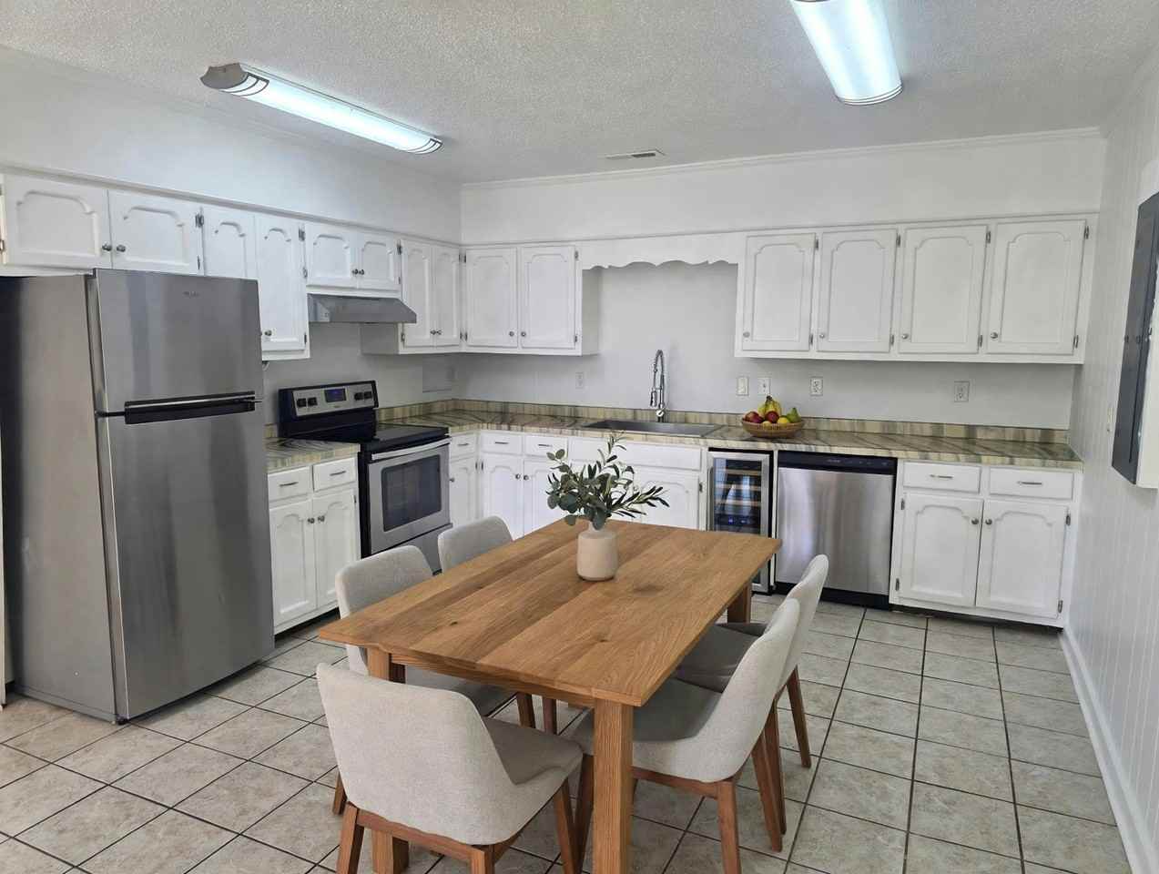 3990 Seven Springs Road - Photo 3 of 10
