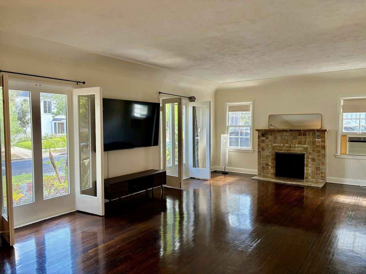 819 South Detroit Street, Unit 2 - Photo 2 of 32